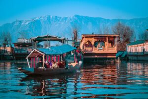 shikara booking in dal lake